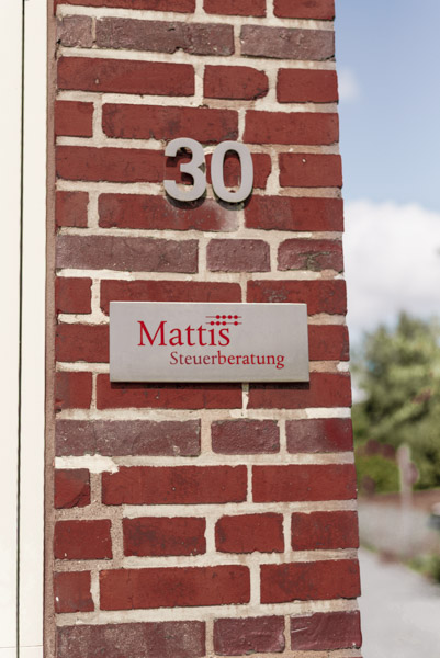 Mattis 12 small